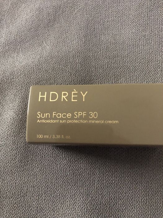 Krem mineralny do twarzy SPF 30 od HDREY, 100ml.