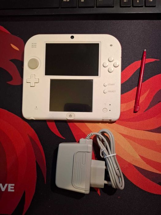 Nintendo 2DS Branca e Vermelha modificada 64 GB
