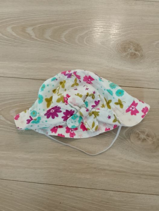 Kapelusik dla dziewczynki