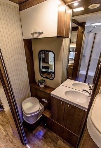 Kamper  Ford 5 osobowy, niski przebieg .