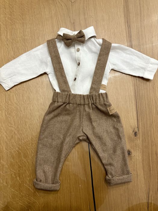 Elegancki komplet wełniany Hey hola 62 ubrano na chrzest