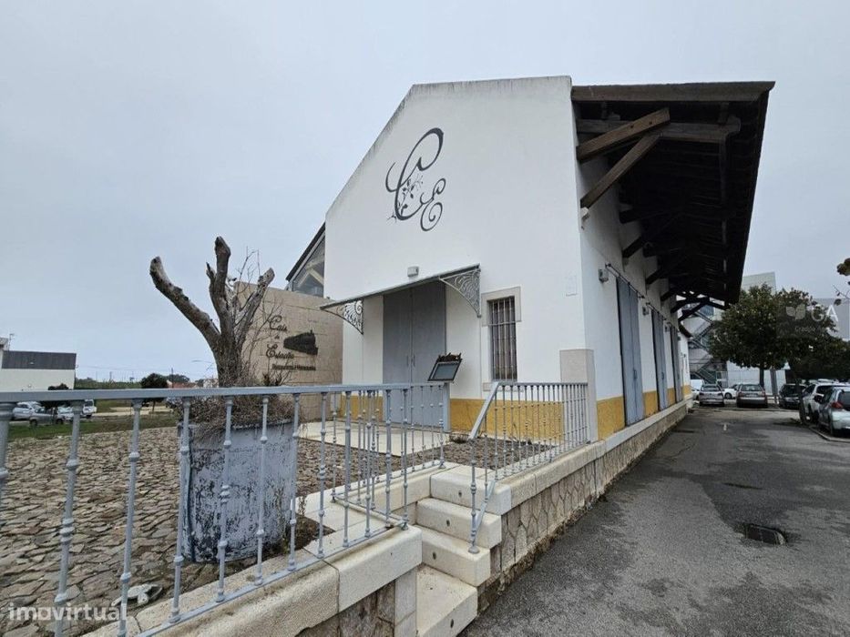 Excepcional edifício destinado a restauração