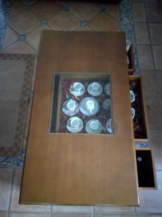 Mesa de centro retangular em cerejeira com gavetas e vidro