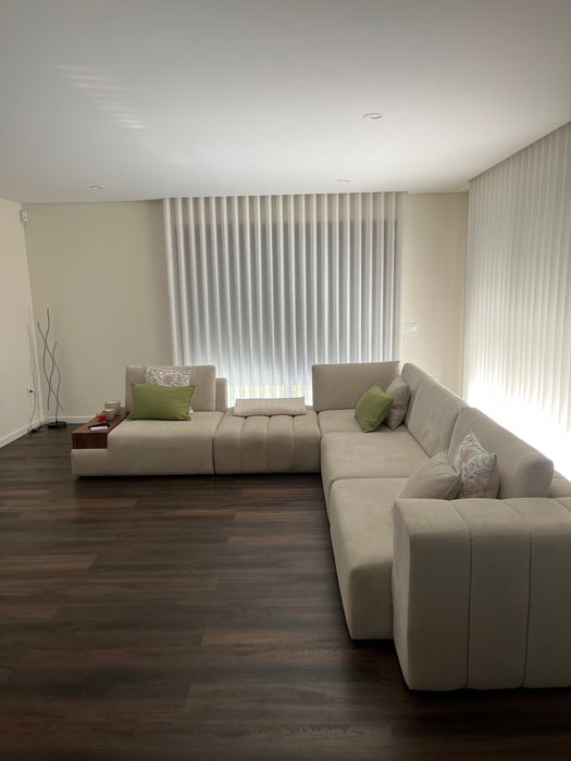 VENDO Sofá de canto c/ mesa em nogueira