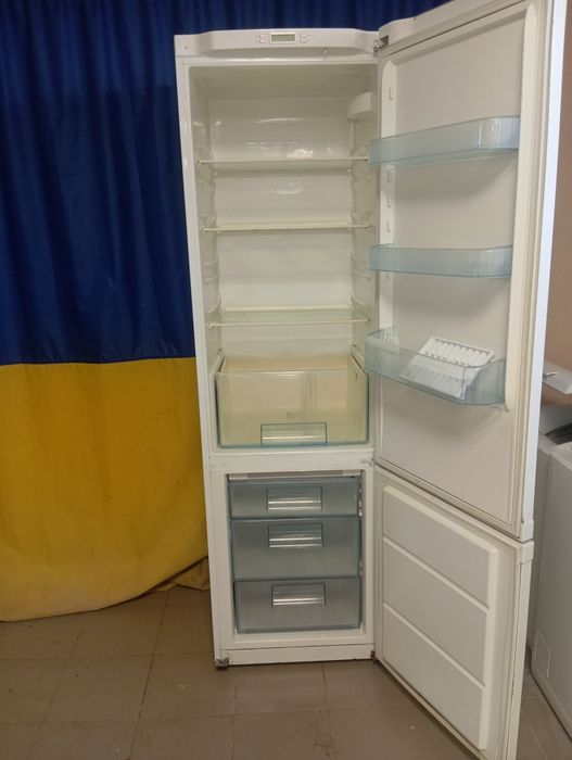 Холодильник Электролюкс ENB38400W8