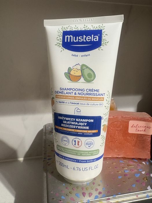 Mustela odżywczy szampon ułatwiający rozczesywanie