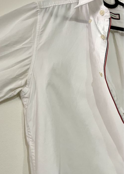 Camisa branca com detalhes vermelhos (El Ganso, tamanho S)