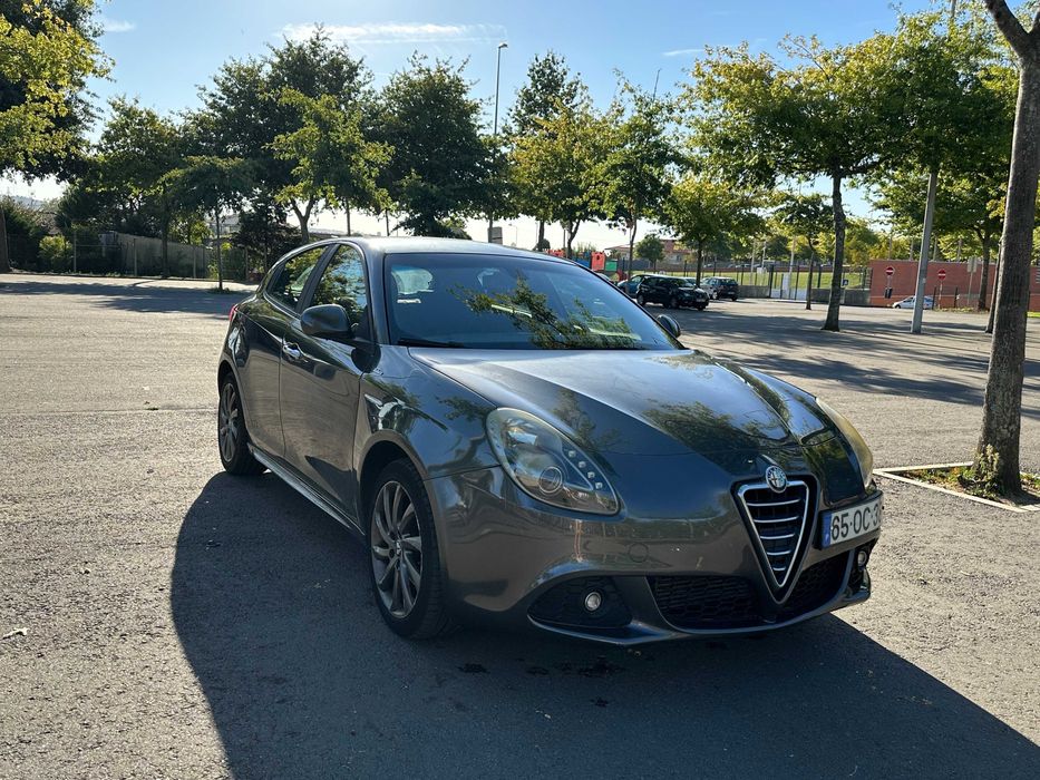 Alfa Romeo Giulietta 1.6 JTDm Veloce – Apenas 52850 km Reais (Oportunidade Única)