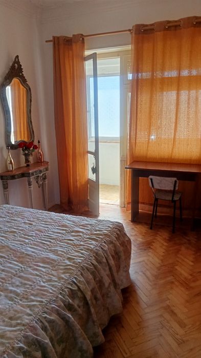 Quarto a dois minutos a pé da praia  Carcavelos