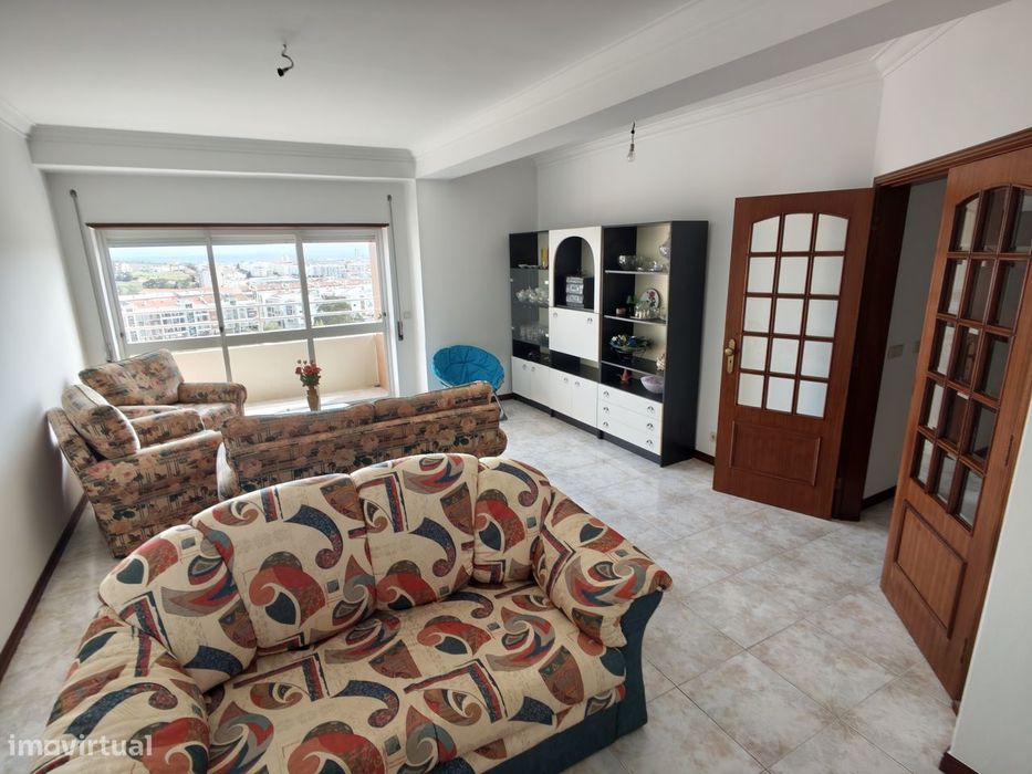 Apartamento com Excepcional Área e Localização - Buarcos