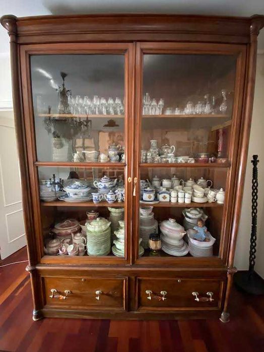 Móvel louceiro antigo