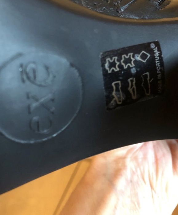 Botas em pele de camp alto da marca EXé