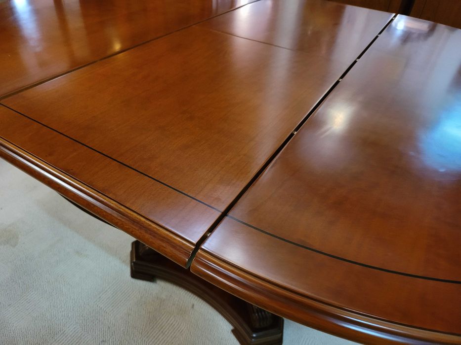 Mesa de sala redonda em madeira - Só a mesa as cadeiras são à parte