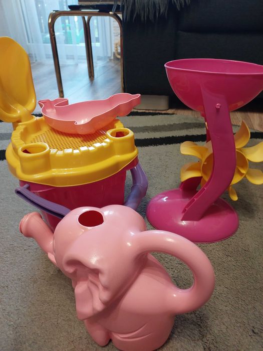 Zestaw zabawek do wody lub piasku plus piłeczka