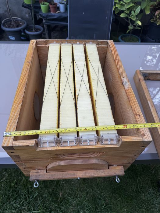 Автоматичний вулик на 4 рамки, саморобний на базі Дадан.