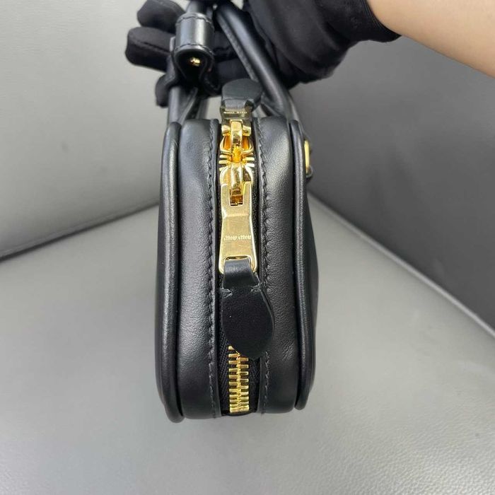 MiuMiu Czarna Torebka - Antykwa Inspiracja i Elegancja