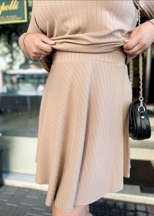 Продається ніжний костюм двійка беж . кольору