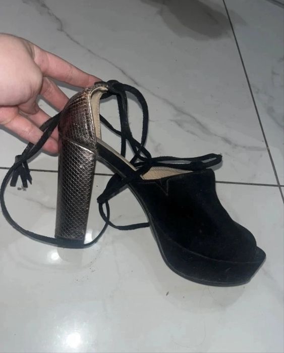 Buty na obcasie czarne