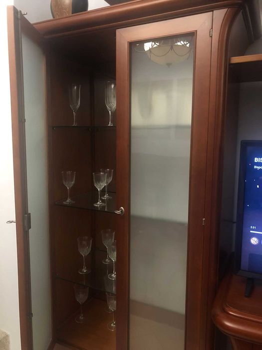 Conjunto de Sala Cerejeira Maciça (Móvel TV, Vitrine e Mesa de Centro)