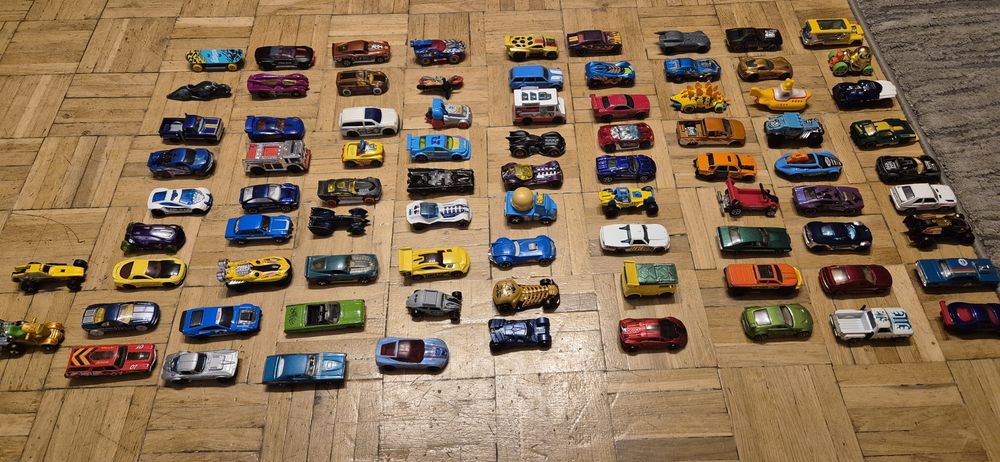 Hot Wheels samochody, autka, resorki, 83 sztuk