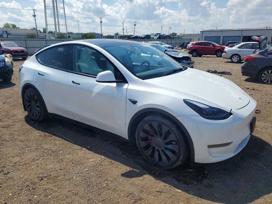 Tesla Model Y 2021 /