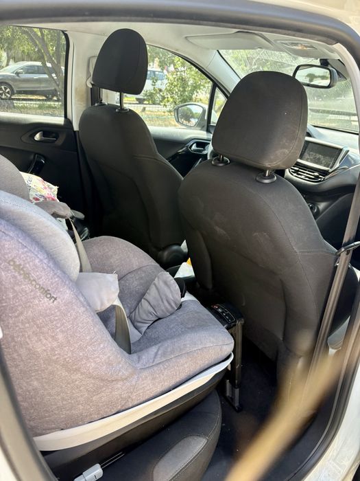 Peugeot 208 — fotografia 8