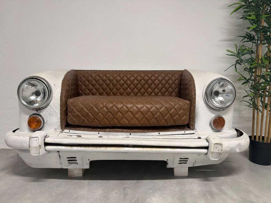 Sofá Automóvel estofado em pele