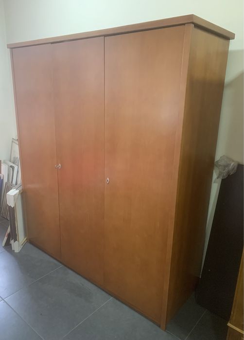 Roupeiros novos em Fim de stock  A grande preço