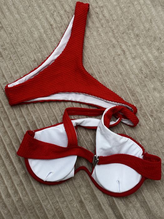 Купальник червоного кольору М