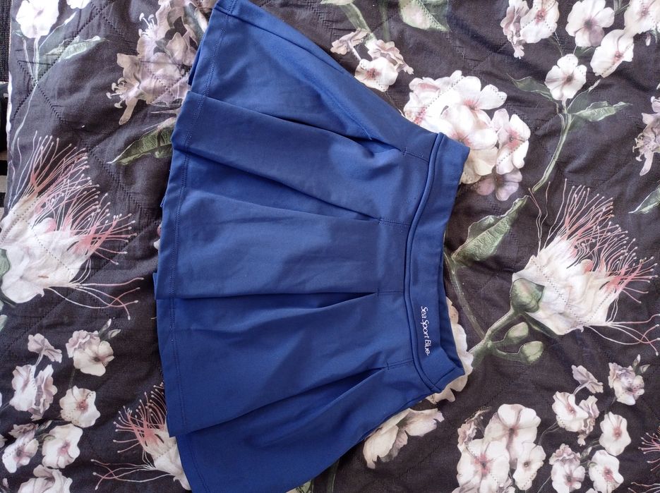 Spódniczka dla dziewczynki marki Zara o rozmiarze 140 cm.