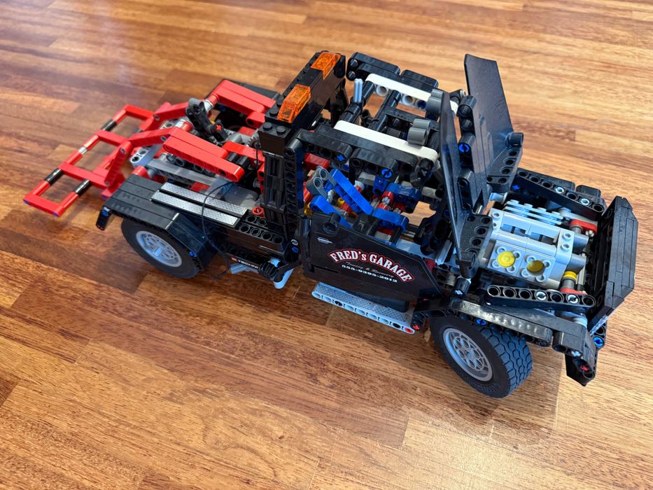 LEGO Technic – zestaw pojazdów (helikopter, auta, budowlane)