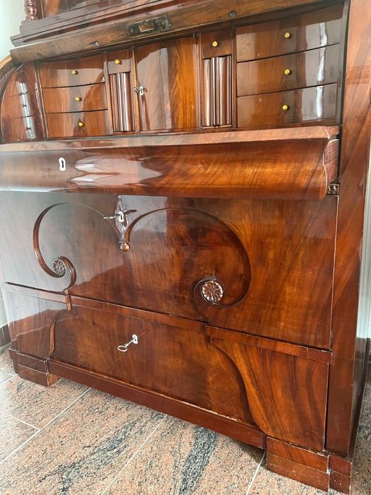 Piękny sekretarzyk Biedermeier