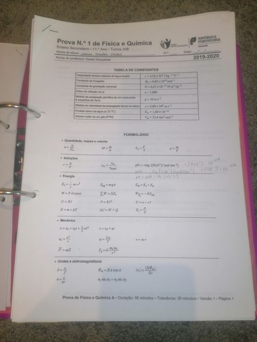 Capa com exercícios Física e Química 10°/11° anos