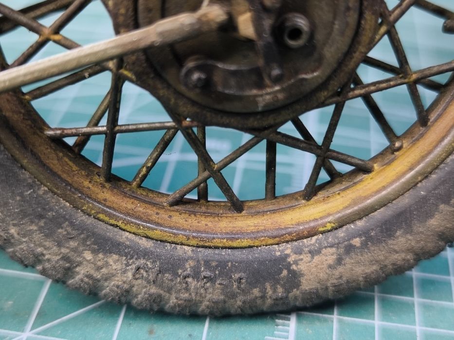 Model Triumph 3hw skala 1/9 warto!