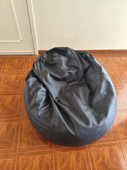 Puff de Pera Grande em Pele Sintética Preta
