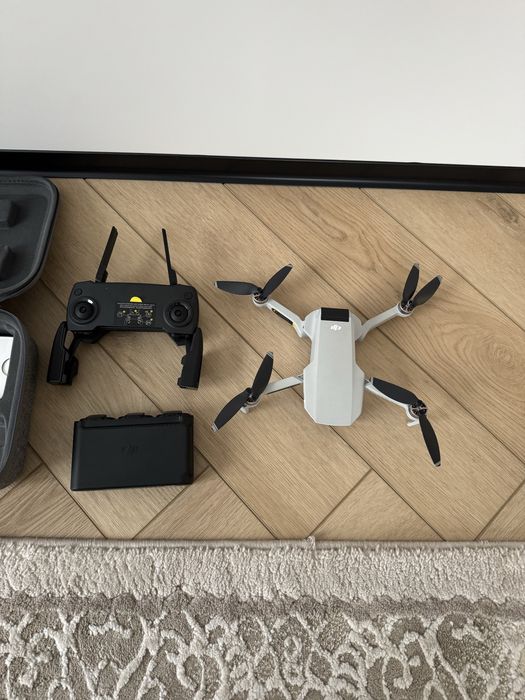 Продам дрон DJI мавік