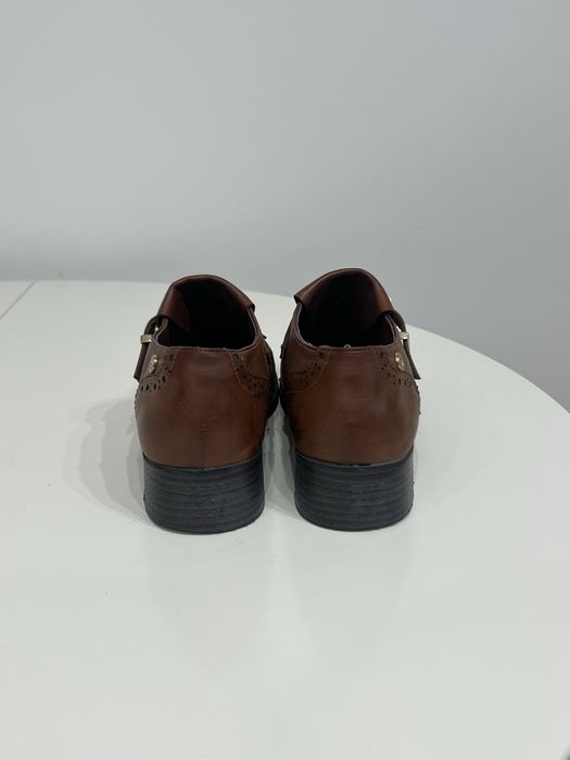 Śliczne eleganckie oxfordki półbuty loafersy brązowe koniakowe ze złotymi klamerkami
