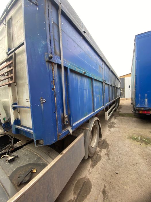 Вантажний напів причіп зерновоз