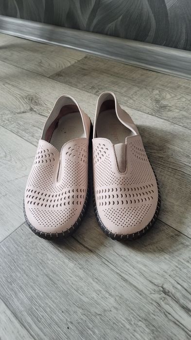 Продам літні мокасини.