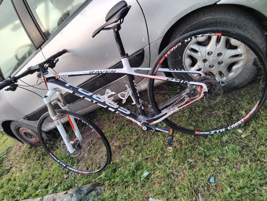 Bicicleta Focus de Carbono roda 29 em segunda mão