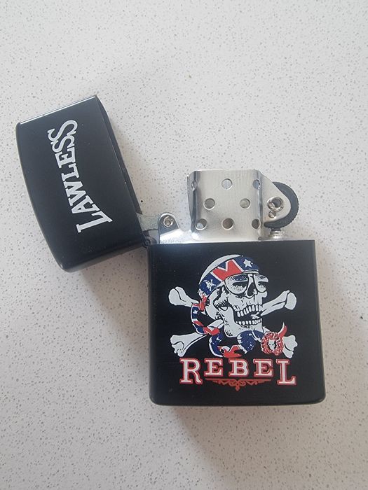 Isqueiro a gasolina com imagem Lawless