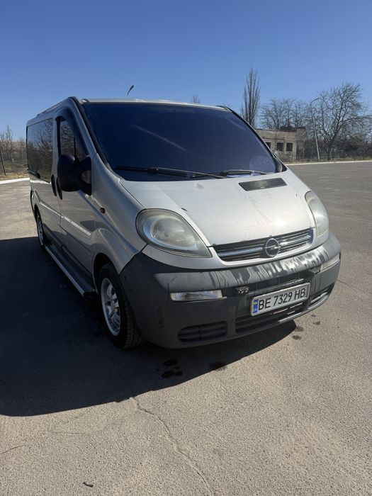 Опель Віваро 2002 рік
