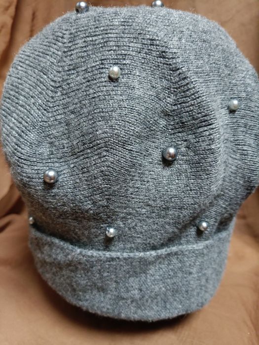 Берет сірий трикотажний з перлинками