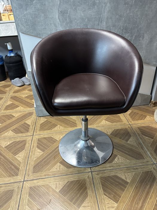 Стільчик підіймається