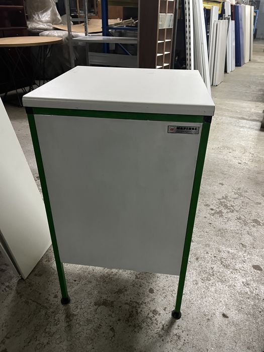 Mesa móvel de apoio em chapa com gaveta MAFIROL