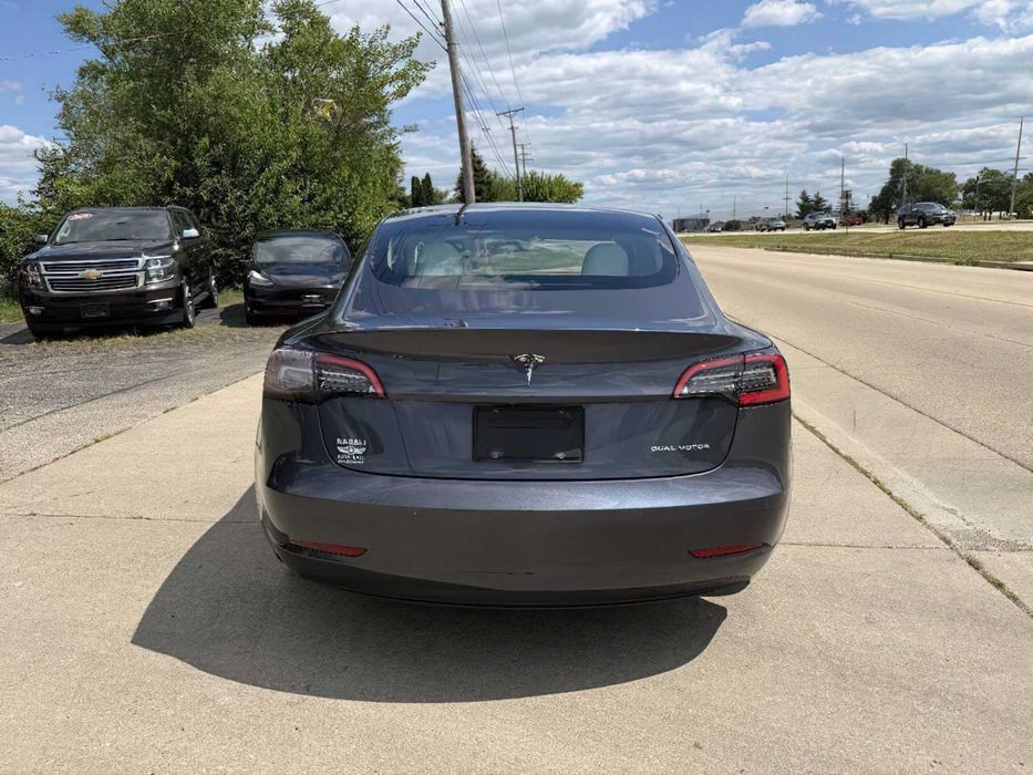 Tesla Model 3 Long Range      2022