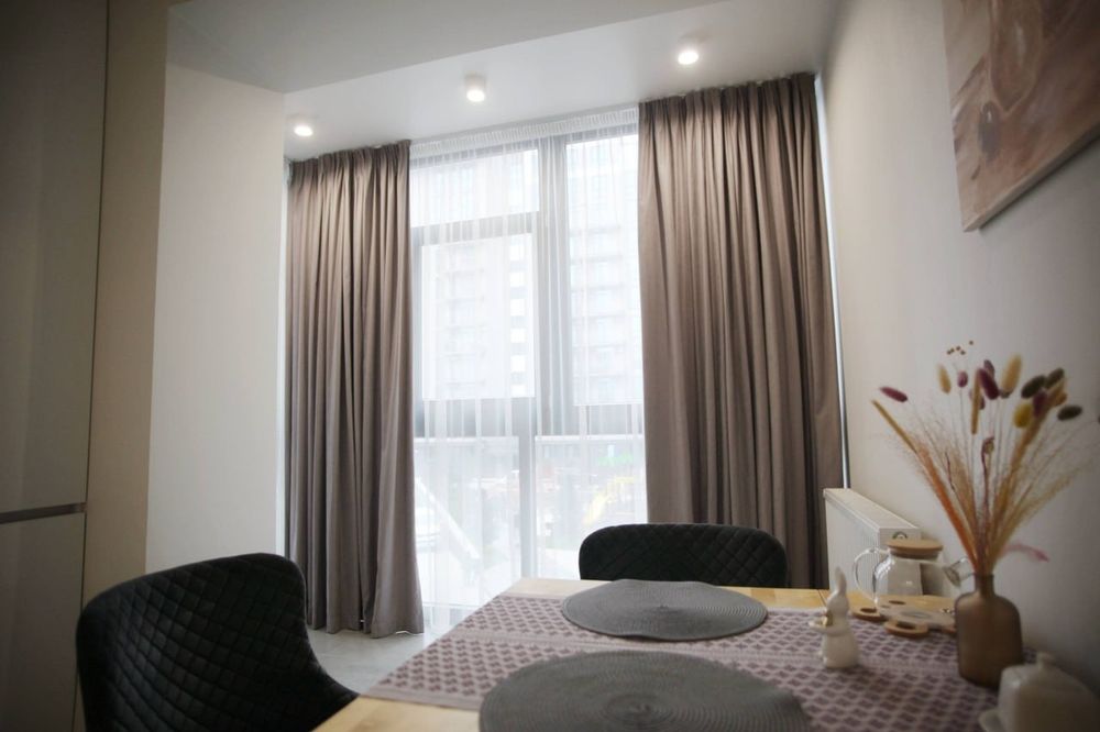 Озеро! Парк! Центр! 
Стильна двохстороння квартира біля озера