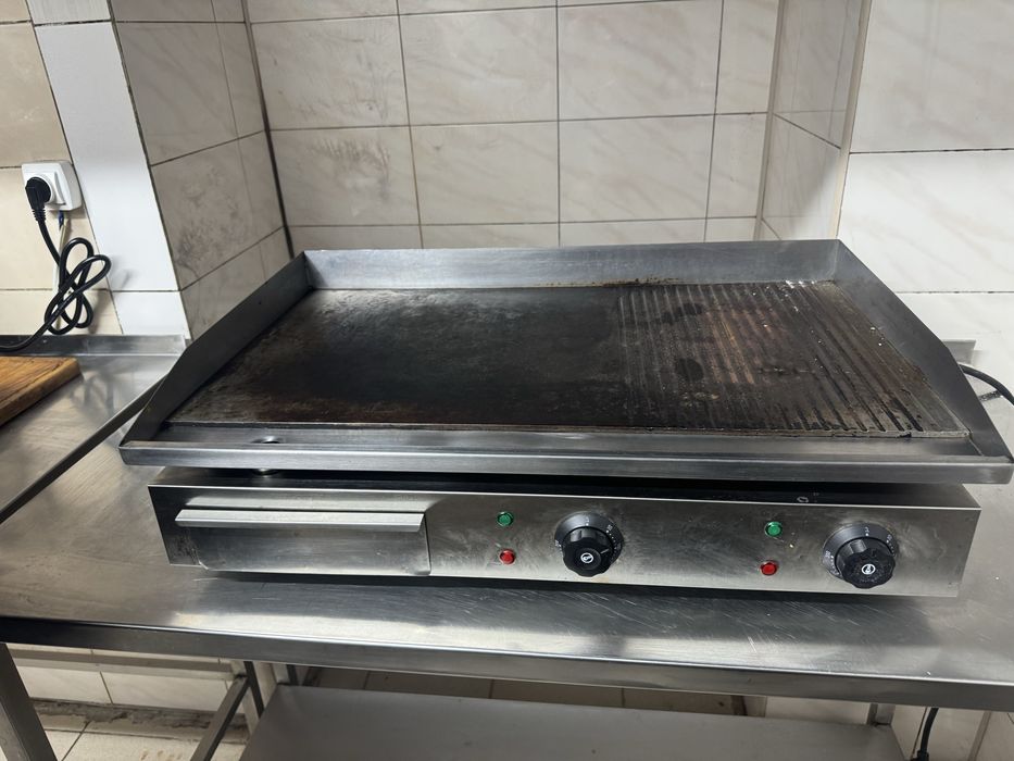 Жарова поверхність для грилю на кухні