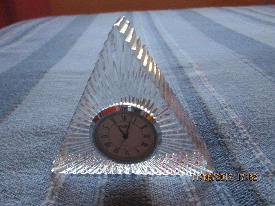 Atlantis Triangular Clock64750926590083122