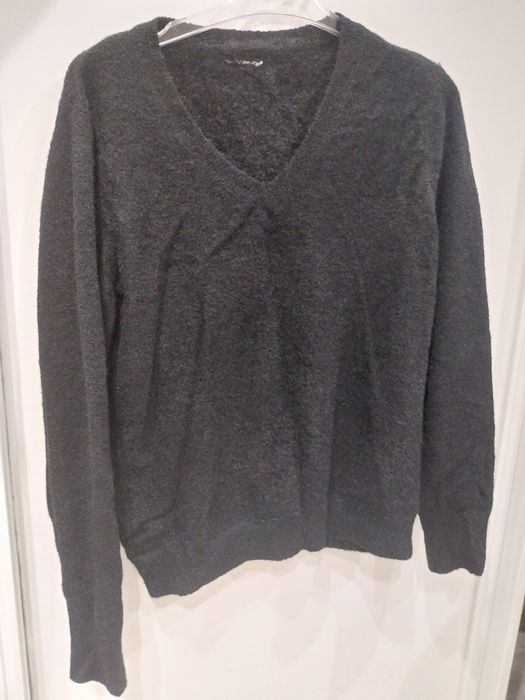 Sweter czarny nie ma wad
